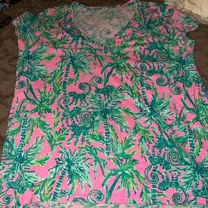 Lilly Pulitzer top v neck t shirt